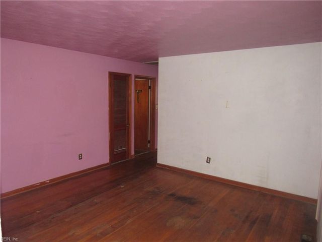 10 W Walker RD, Hampton, VA 23666