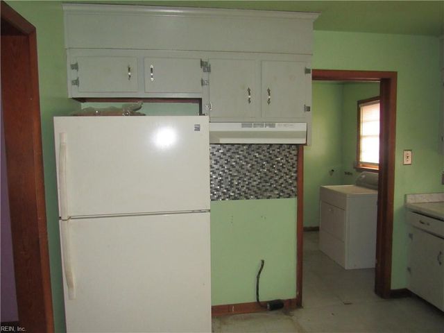 10 W Walker RD, Hampton, VA 23666