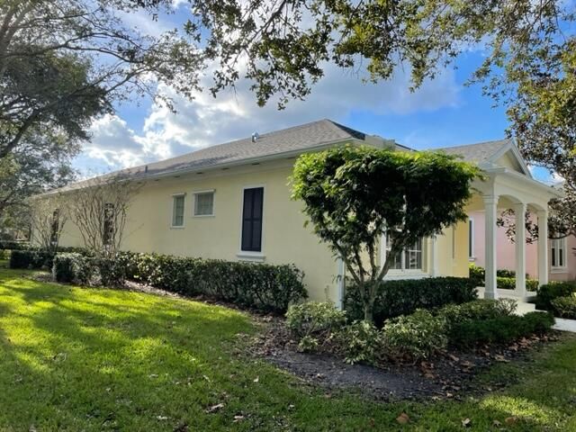 180 Paradise Circle, Jupiter, FL 33458