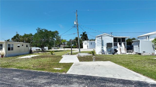 8 Helen LN, Fort Myers Beach, FL 33931