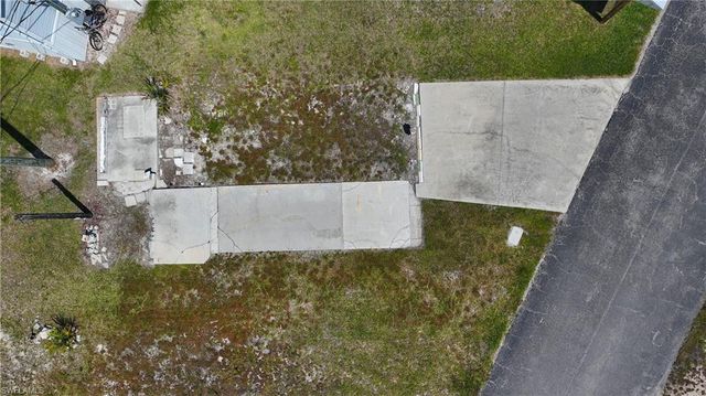 8 Helen LN, Fort Myers Beach, FL 33931