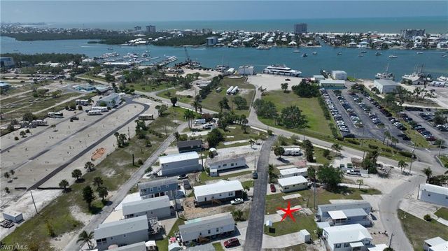 8 Helen LN, Fort Myers Beach, FL 33931