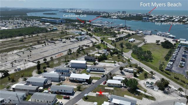 8 Helen LN, Fort Myers Beach, FL 33931