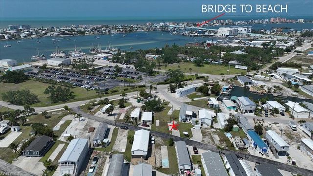 8 Helen LN, Fort Myers Beach, FL 33931