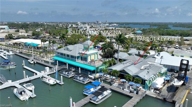 8 Helen LN, Fort Myers Beach, FL 33931
