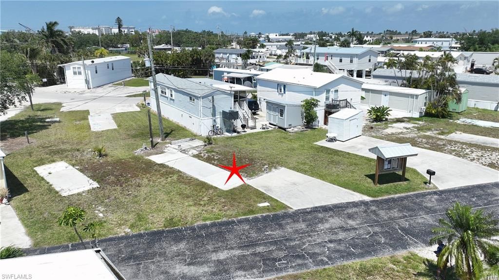 8 Helen LN, Fort Myers Beach, FL 33931