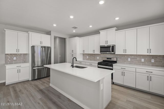 7852 S Wild Prairie Drive S, Tucson, AZ 85757