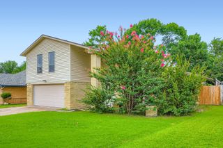 902 Via Valencia, Mesquite, TX 75150