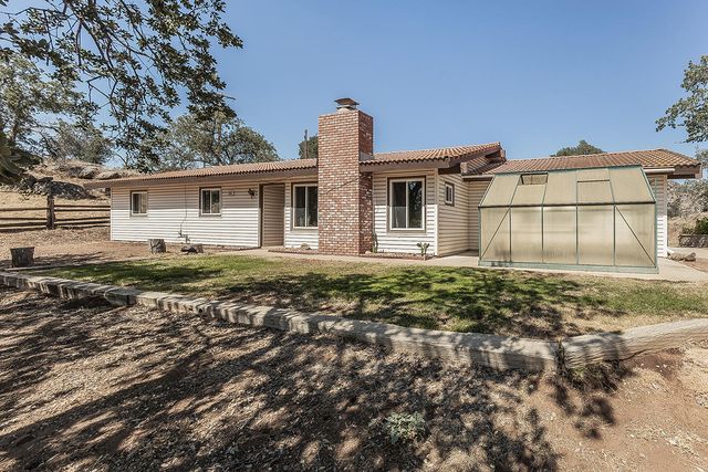 22085 Watts Valley Road, Sanger, CA 93657