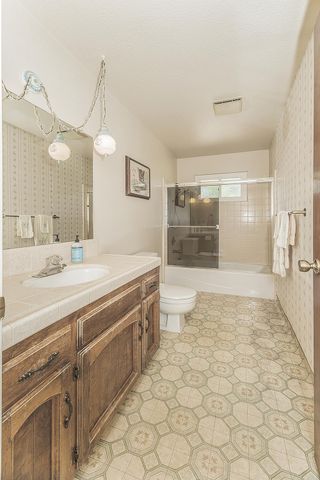 22085 Watts Valley Road, Sanger, CA 93657