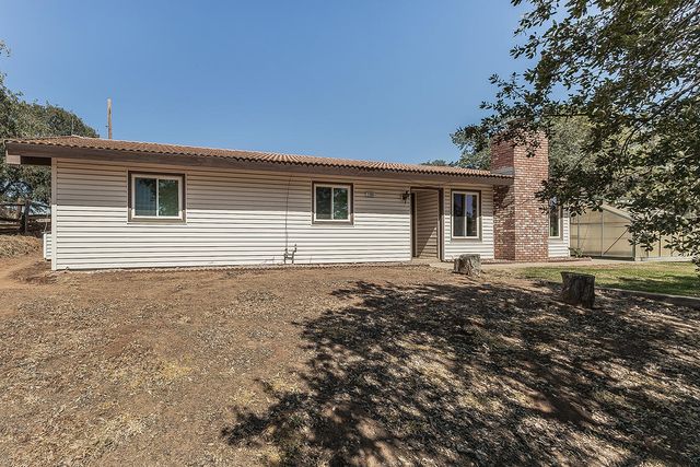22085 Watts Valley Road, Sanger, CA 93657