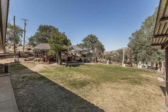 22085 Watts Valley Road, Sanger, CA 93657