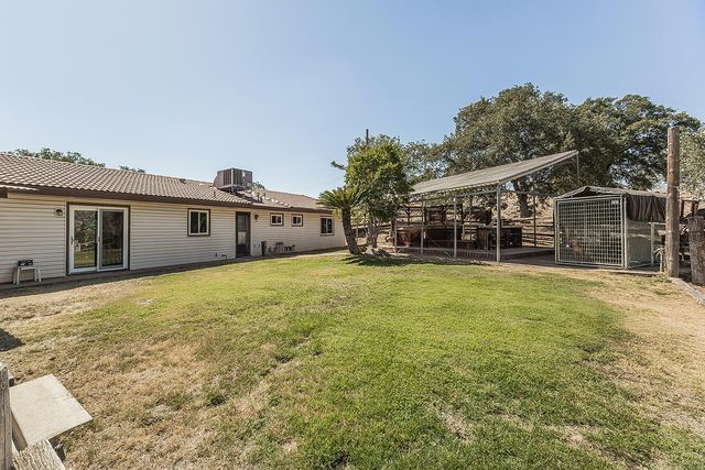22085 Watts Valley Road, Sanger, CA 93657