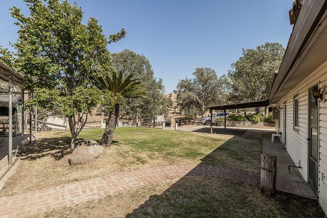 22085 Watts Valley Road, Sanger, CA 93657