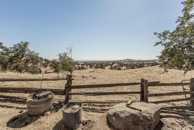 22085 Watts Valley Road, Sanger, CA 93657