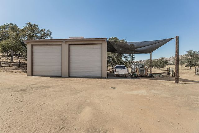 22085 Watts Valley Road, Sanger, CA 93657