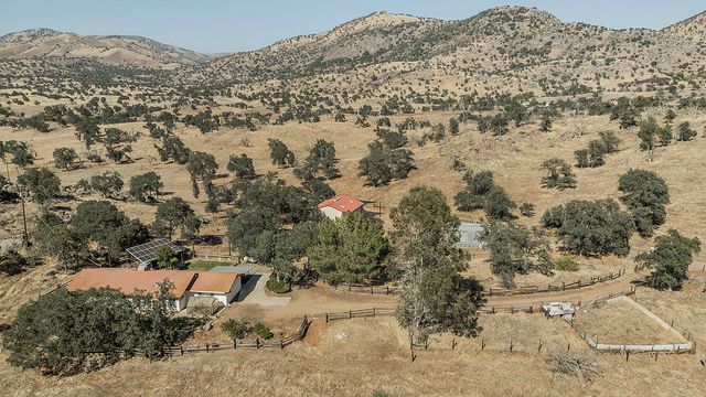 22085 Watts Valley Road, Sanger, CA 93657