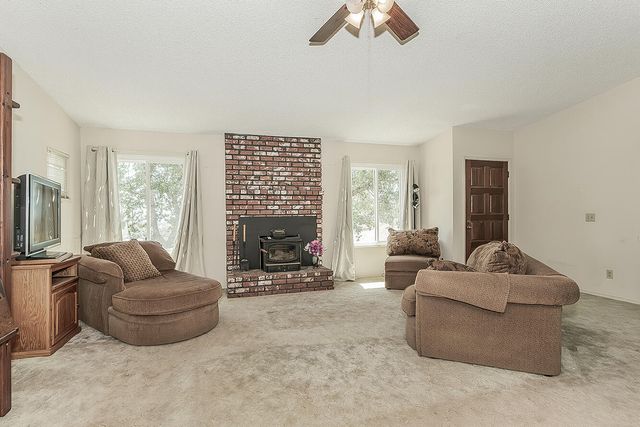 22085 Watts Valley Road, Sanger, CA 93657