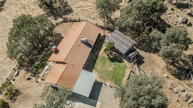 22085 Watts Valley Road, Sanger, CA 93657