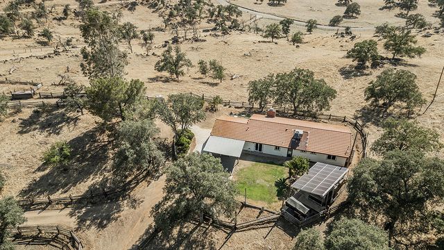 22085 Watts Valley Road, Sanger, CA 93657