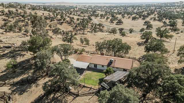 22085 Watts Valley Road, Sanger, CA 93657