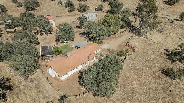 22085 Watts Valley Road, Sanger, CA 93657