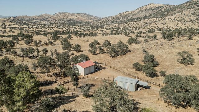 22085 Watts Valley Road, Sanger, CA 93657