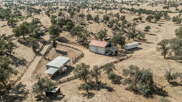 22085 Watts Valley Road, Sanger, CA 93657
