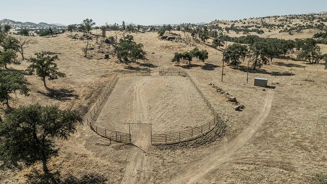 22085 Watts Valley Road, Sanger, CA 93657