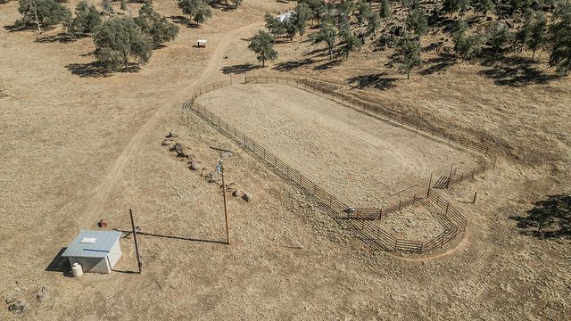 22085 Watts Valley Road, Sanger, CA 93657