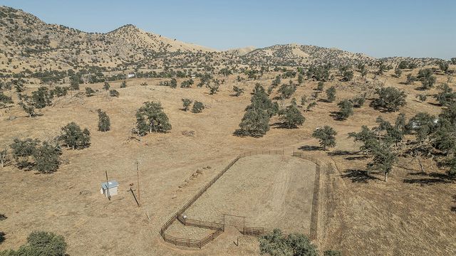 22085 Watts Valley Road, Sanger, CA 93657