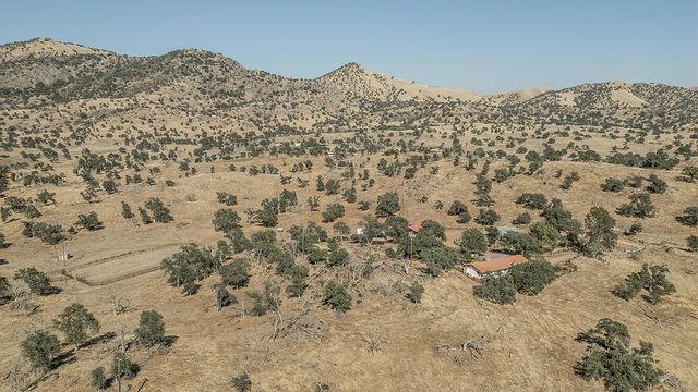 22085 Watts Valley Road, Sanger, CA 93657