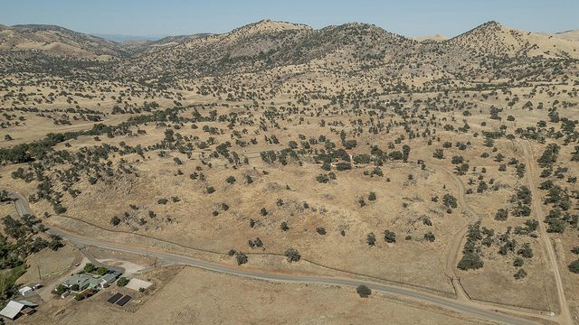 22085 Watts Valley Road, Sanger, CA 93657