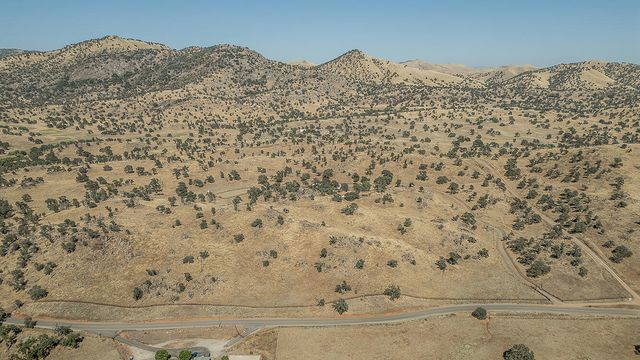 22085 Watts Valley Road, Sanger, CA 93657