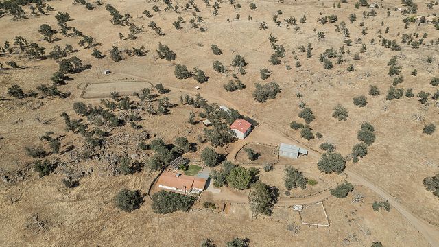 22085 Watts Valley Road, Sanger, CA 93657