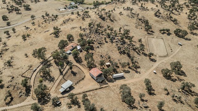 22085 Watts Valley Road, Sanger, CA 93657
