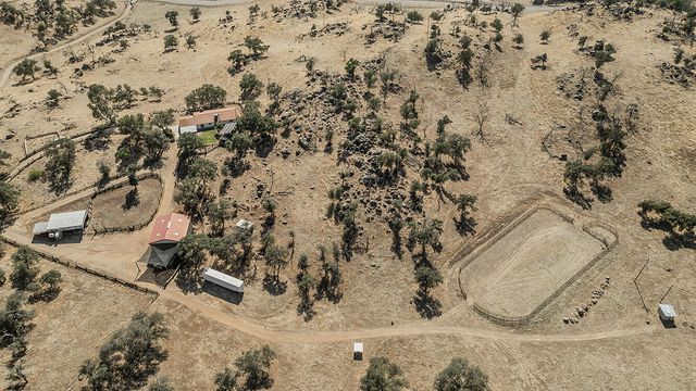 22085 Watts Valley Road, Sanger, CA 93657
