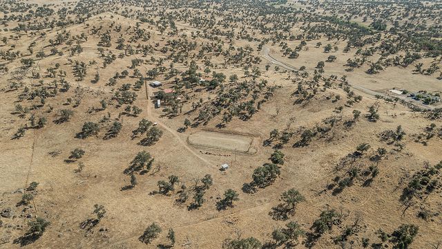 22085 Watts Valley Road, Sanger, CA 93657