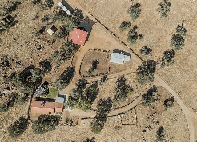 22085 Watts Valley Road, Sanger, CA 93657