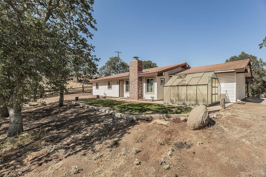 22085 Watts Valley Road, Sanger, CA 93657