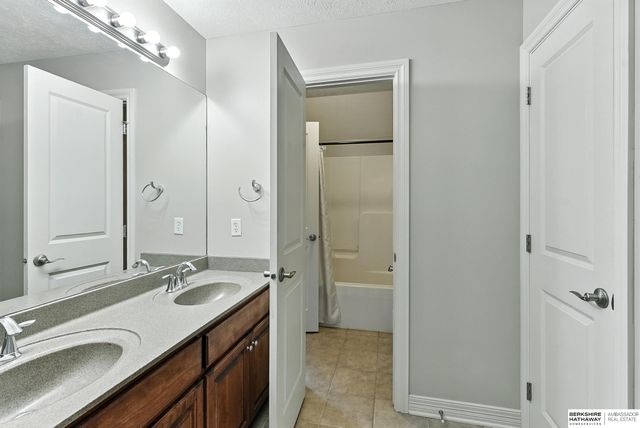 7606 S 195th Street, Gretna, NE 68028