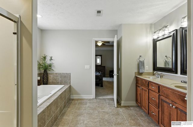 7606 S 195th Street, Gretna, NE 68028