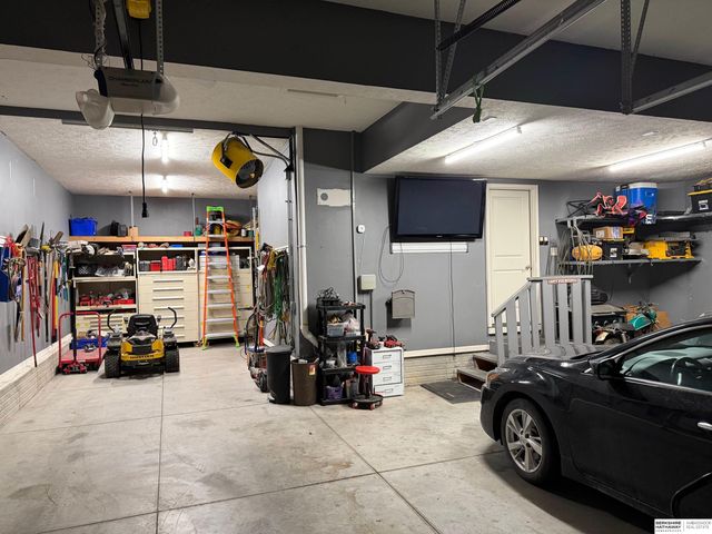 7606 S 195th Street, Gretna, NE 68028