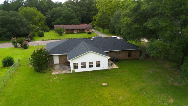 1406 MEADOWBROOK, Columbia, MS 39429