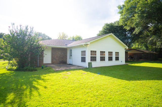 1406 MEADOWBROOK, Columbia, MS 39429