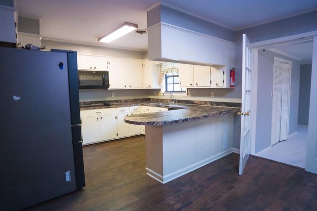 1406 MEADOWBROOK, Columbia, MS 39429