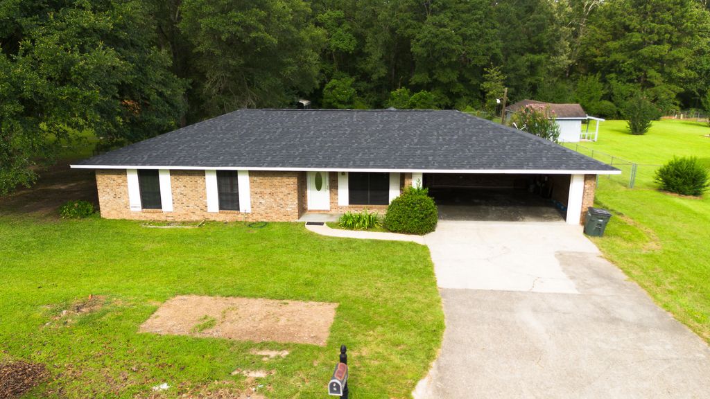 1406 MEADOWBROOK, Columbia, MS 39429