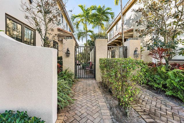 610 Via Villagio, Hypoluxo, FL 33462