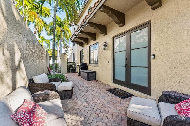 610 Via Villagio, Hypoluxo, FL 33462