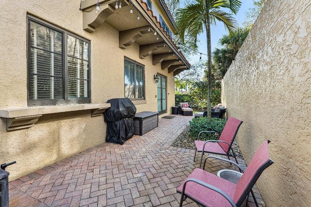 610 Via Villagio, Hypoluxo, FL 33462